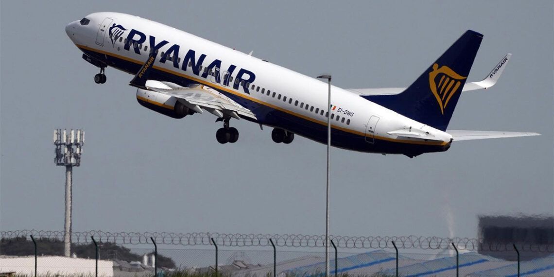 Avión de Ryanair despegando. - Soeren Stache/dpa - Archivo