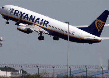 Avión de Ryanair despegando. - Soeren Stache/dpa - Archivo