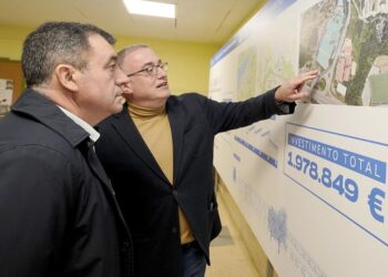 El conselleiro de Educación, Ciencia, Universidades e FP, Román Rodríguez, visita el CIFP Valentín Paz Andrade de Vigo (Xunta de Galicia)