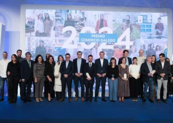 Foto grupal de los Premios Comercio 2024 (Europa Press)