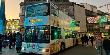 La Navidad de Vigo estrena su nueva atracción lumínica: así es el "renovado" NadalBus