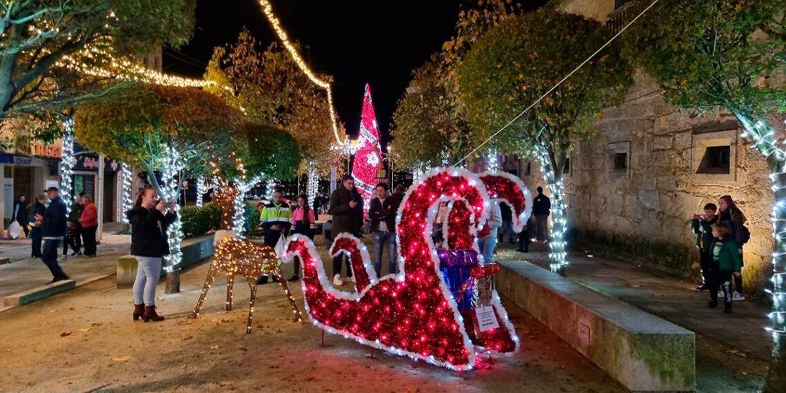 Baiona ya brilla por Navidad // ALFREDO TELEMARIÑAS