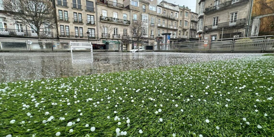 El granizo que cayó en pocos minutos en Vigo . Ángel Vila