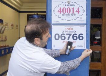 Segundo premio del sorteo de El Niño vendido en Vigo (Foto: Javier Vázquez / Europa Press).