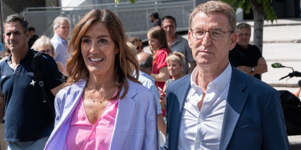 El líder del PP, Alberto Núñez Feijóo, con su pareja. Foto de archivo. - Diego Radamés - Europa Press - Archivo