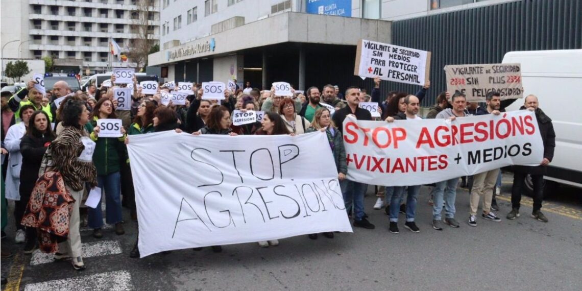 Protesta de profesionales sanitarios ante el Hospital de A Coruña - CIG