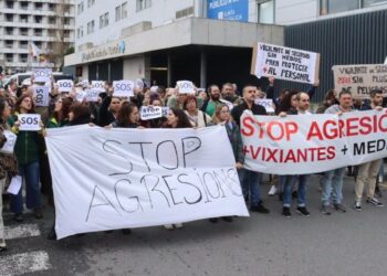 Protesta de profesionales sanitarios ante el Hospital de A Coruña - CIG