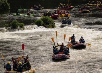 Descenso del Ulla en rechazo a Altri y la Mina de Touro, en Padrón (A Coruña). - ELENA FERNÁNDEZ