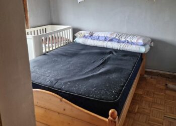 Imagen del interior de la vivienda tras el desalojo. - EUROPA PRESS