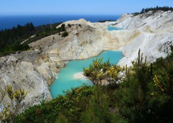 Archivo - Balsas mineras en la zona de explotación de áridos en Monte Neme, entre Carballo y Malpica (A Coruña) - SALVEMOS A CABANA - Archivo