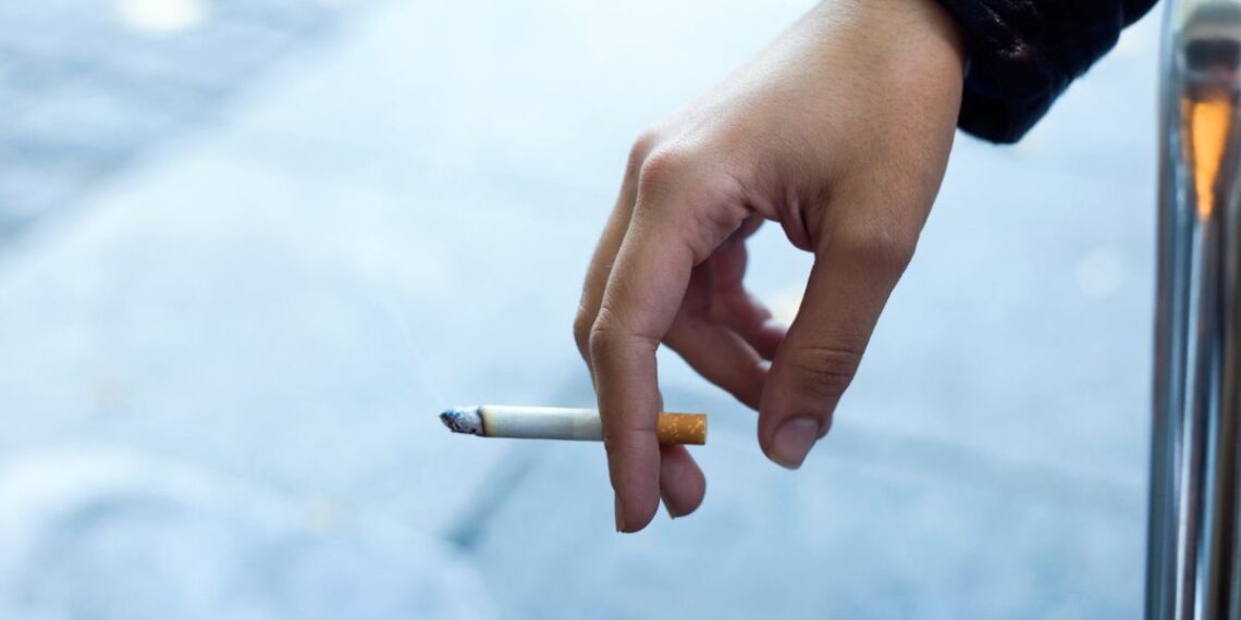 Una persona fumando (Foto: Freepik)