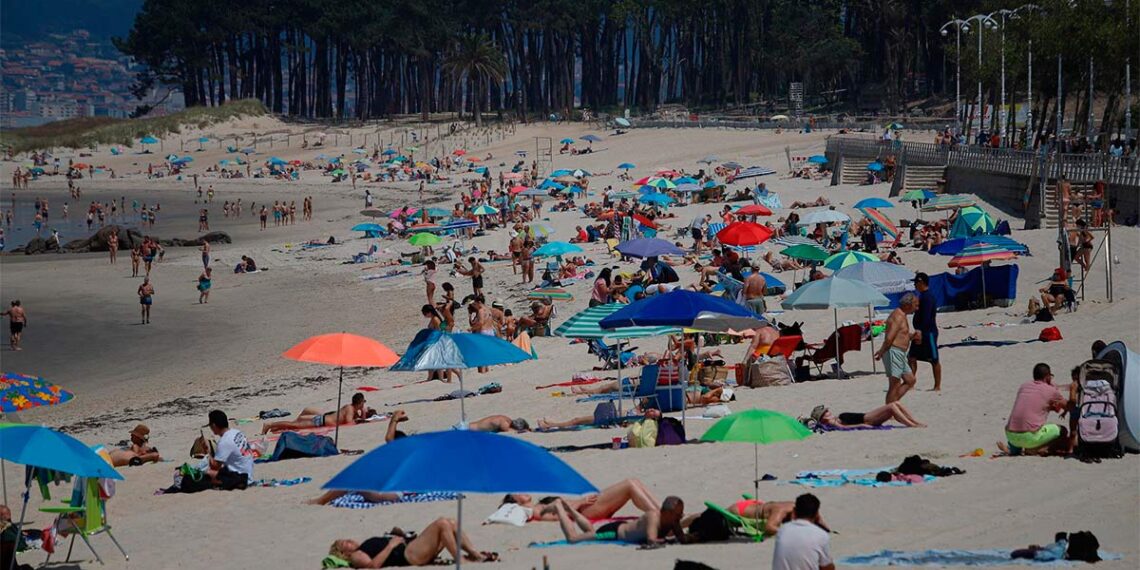 Día de playa en Vigo // EUROPA PRESS
