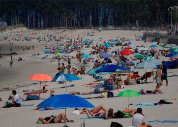 Día de playa en Vigo // EUROPA PRESS