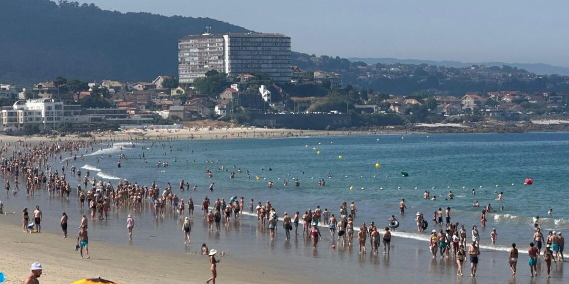 Así es la postal veraniega en Vigo con las playas llenas a 30 grados