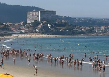 Así es la postal veraniega en Vigo con las playas llenas a 30 grados