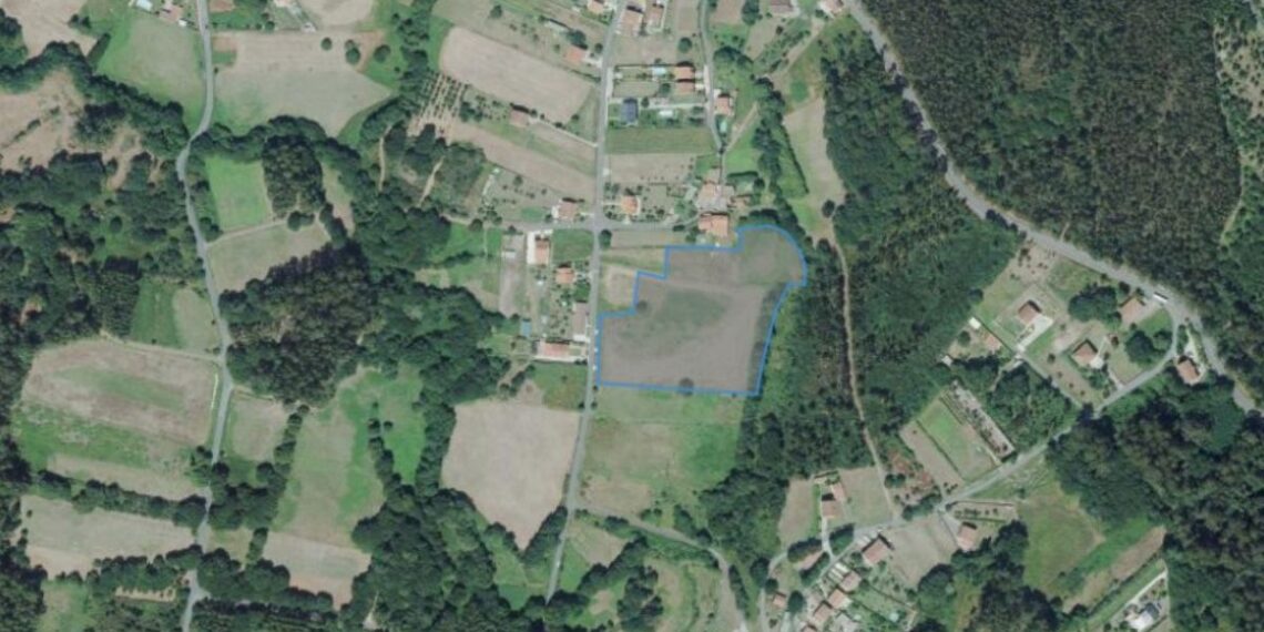 Foto: Espacio en el que se construirá el proyecto de campamento de turismo (Foto: Xunta)