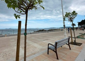 GALERÍA | Cuenta atrás para el nuevo paseo de Samil con "ecobancos" y más playa