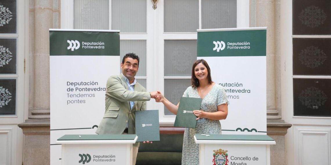 El presidente de la Diputación de Pontevedra, Luis López, y la alcaldesa de Moaña, Leticia Santos.
- DIPUTACION PONTEVEDRA
