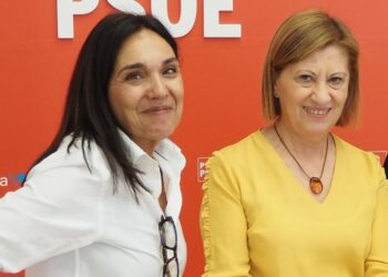 La viceportavoz socialista, Elena Espinosa, y la diputada Carmen Rodríguez Dacosta.
- PSDEG