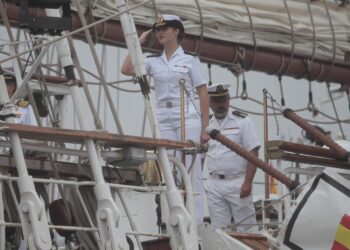 La princesa Leonor durante la escala del buque-escuela ‘Juan Sebastián de Elcano’, en el muelle de Torpedos, a 13 de julio de 2025, en Marín, Pontevedra, Galicia (España).
- Adrián Irago - Europa Press