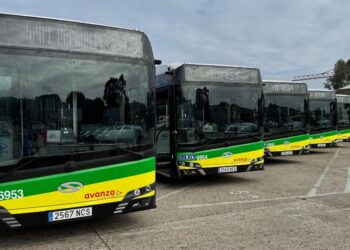 Vitrasa presenta cinco nuevos autobuses en Vigo con su futuro todavía en el aire