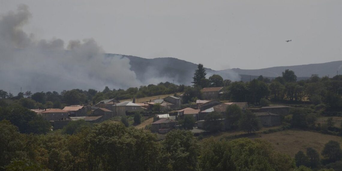 Vista de los incendios del Macizo Central, a 11 de agosto de 2025, en Chandrexa de Queixa, Ourense, Galicia (España).
- Rosa Veiga - Europa Press