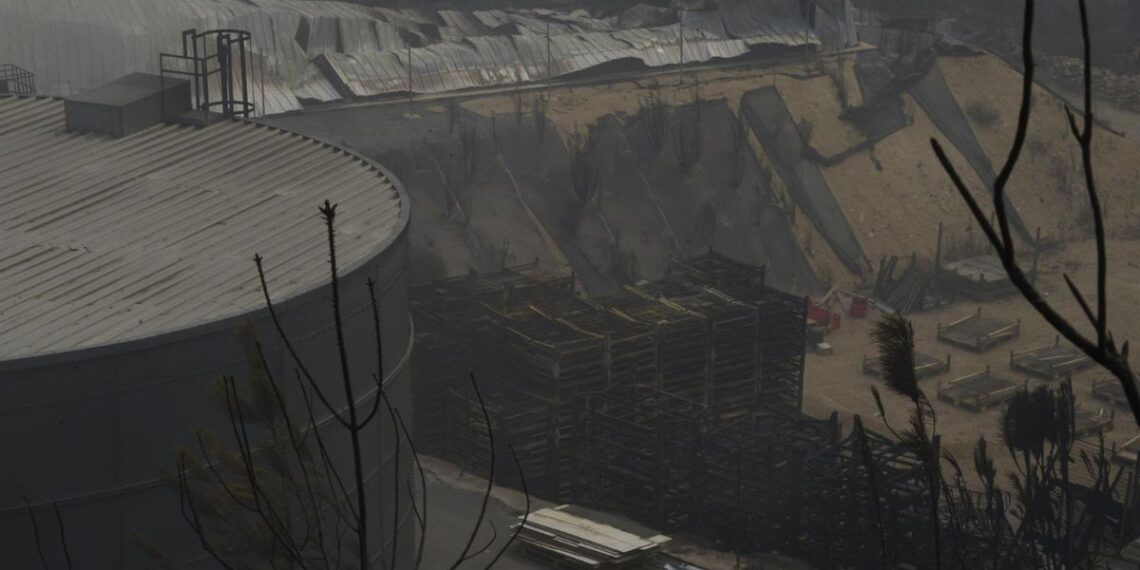 Vista de la Empresa Autoneum quemada por el fuego, en el polígono industrial de A Rúa, a 16 de agosto de 2025, en A Rúa, Ourense, Galicia (España).
- Rosa Veiga - Europa Press