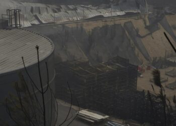 Vista de la Empresa Autoneum quemada por el fuego, en el polígono industrial de A Rúa, a 16 de agosto de 2025, en A Rúa, Ourense, Galicia (España).
- Rosa Veiga - Europa Press
