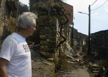 Vista tras el incendio en San Vicente de Leira en Villamartín de Valdeorras, Ourense
- Rosa Veiga - Europa Press