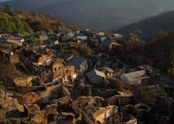 Vista aérea tras el incendio, a 20 de agosto de 2025, en San Vicente de Arriba, Ourense, Galicia (España).
- Adrián Irago - Europa Press
