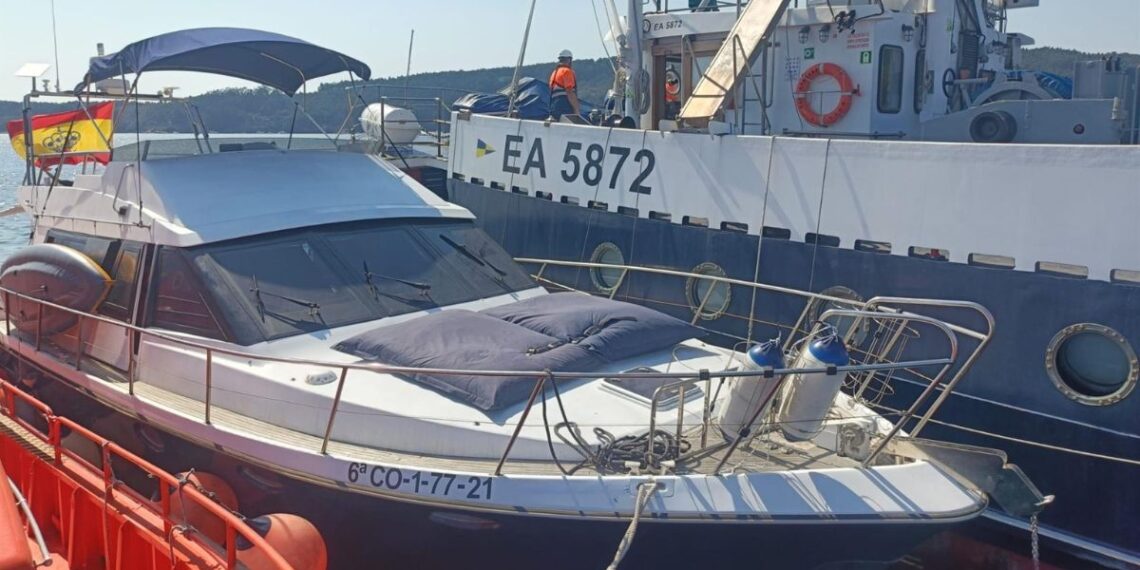 La embarcación salvada por Gardacostas (Foto: Gardacostas).