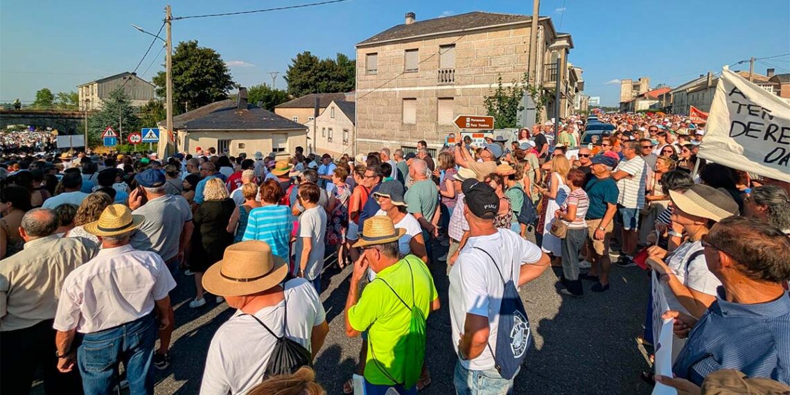 Manifestación en A Gudiña // DEREITO AO TREN