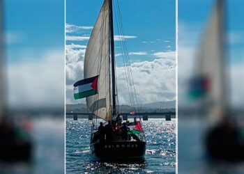 Embarcación en la regata solidaria por Palestina en A Illa de Arousa, a 30 de agosto de 2025 // GLOBAL MOVEMENT TO GAZA GALIZA