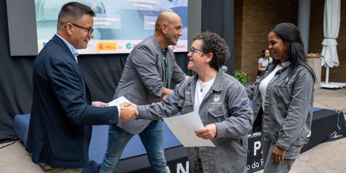La Xunta destaca las iniciativas de empleo impulsadas con el ayuntamiento de O Porriño por 1,2 millones de euros.
- XUNTA DE GALICIA