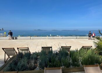 "Es una revolución, supera mis expectativas", Caballero inaugura el nuevo paseo de Samil