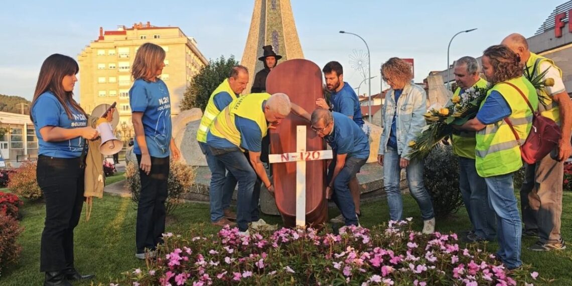 Vecinos de Ponteareas vuelven a cortar la N-120 para reclamar la urgente mejora de la seguridad vial