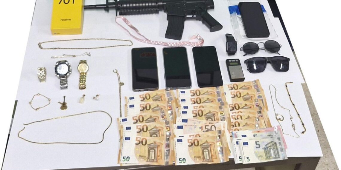 Detenido un matrimonio de Ponteareas por más de una docena de robos en casas habitadas