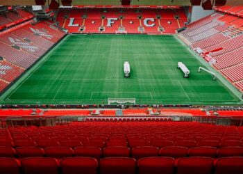 Vigo "inicia" la reforma de Tribuna para que Balaídos sea sede del Mundial, tendrá un nivel como The Kop