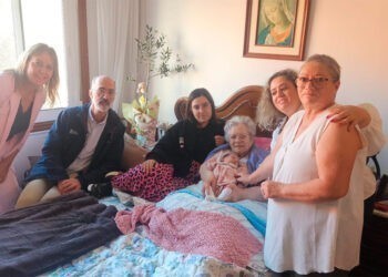 La familia que simboliza la historia de una villa, cinco generaciones conviven en Baiona