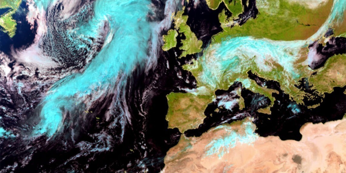 ¿Afectará a Galicia? El huracán Gabrielle perfila su trayectoria y Aemet y Meteogalicia actualizan datos