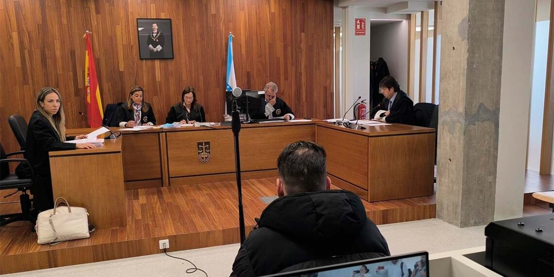 El acusado de lanzar cocaína a unos policías en Vigo queda en libertad tras alcanzar un acuerdo