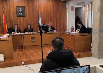 El acusado de lanzar cocaína a unos policías en Vigo queda en libertad tras alcanzar un acuerdo