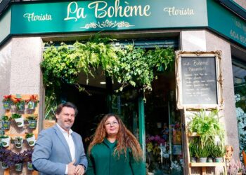 Zoila, la florista de Vigo que simboliza "Voltarei", el himno del Celta y Hard GZ a la emigración gallega