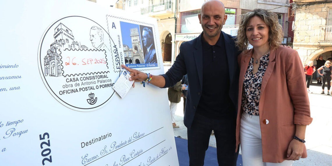 O Porriño envía una postal gigante a Pedro Sánchez con "afecto y esperanza" por su "sueño colectivo"