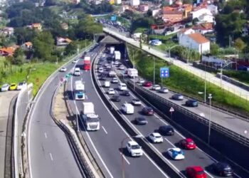 Largas retenciones en la AP-9 en Vigo tras un accidente de tráfico en Teis