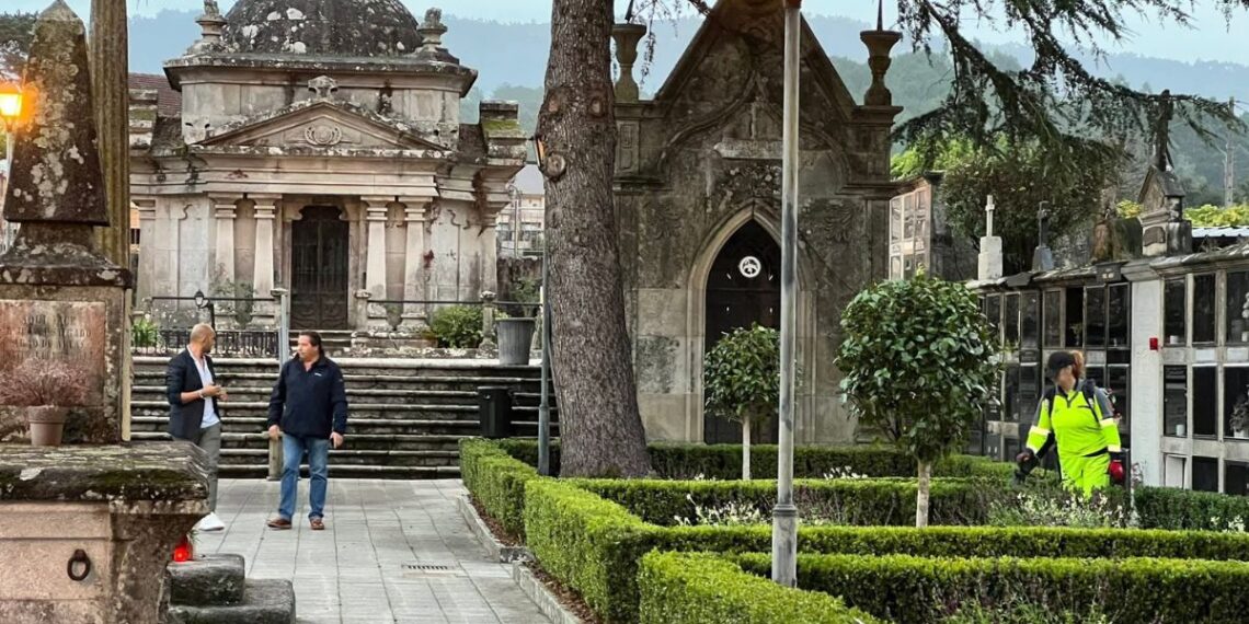 O Porriño prepara el cementerio municipal para el Día de Todos los Santos