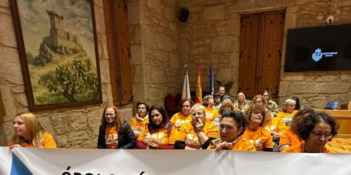 Personal del SAF de Ponteareas se encierra en el Concello