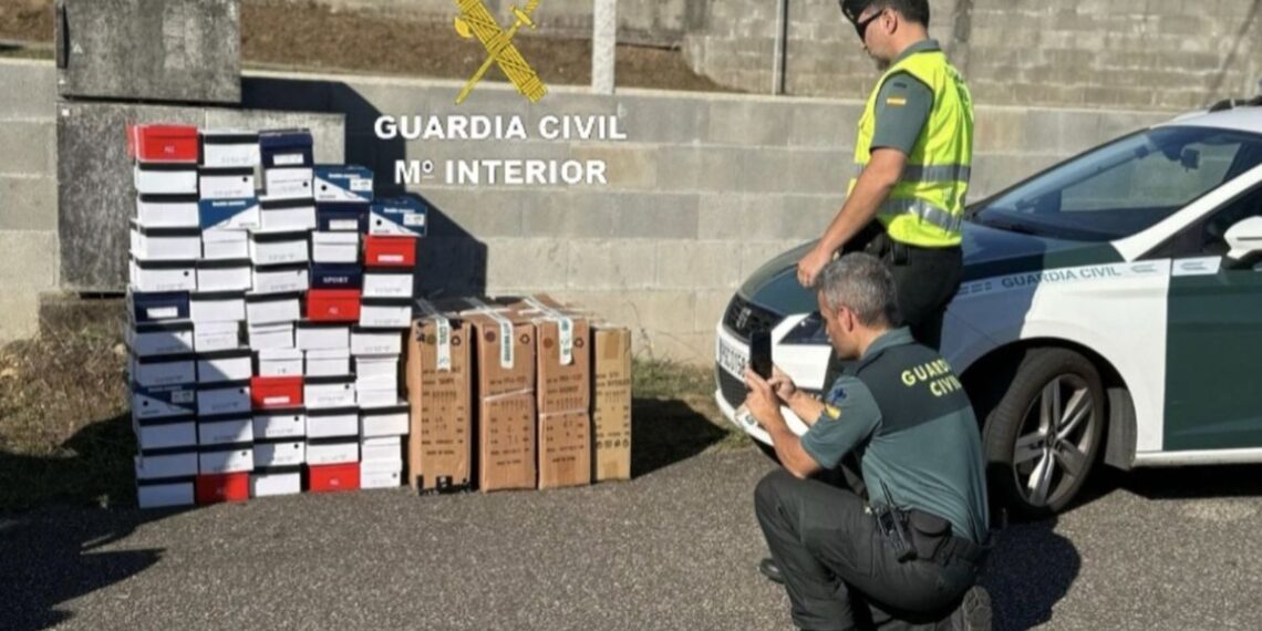 Interceptada una carga con un centenar de zapatos de procedencia ilícita en Tui