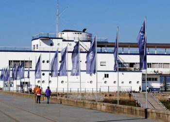 Adiós a la hostelería en el Náutico de Vigo, cierra solo para socios y despide a parte de la plantilla