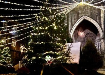 El espíritu de la Navidad ya se siente en Tui con el concurso que dará imagen a su postal